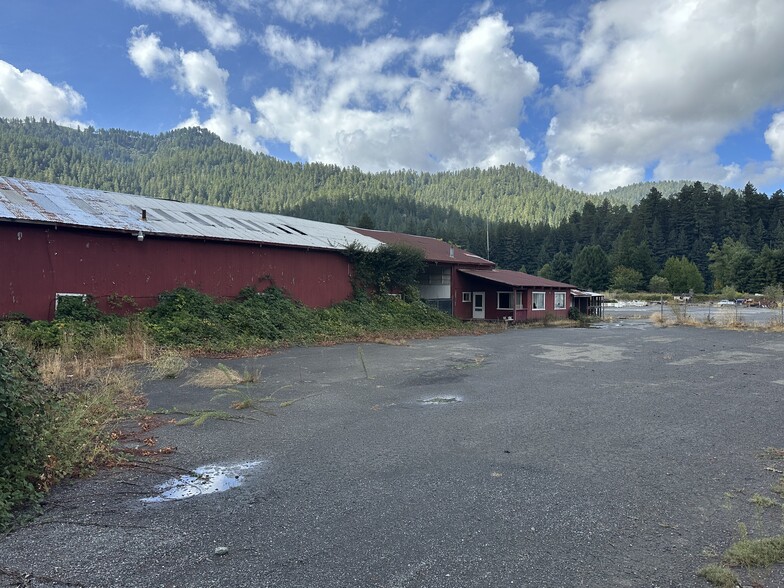 13026 Avenue of the Giants, Myers Flat, CA à vendre - Photo du bâtiment - Image 1 de 8