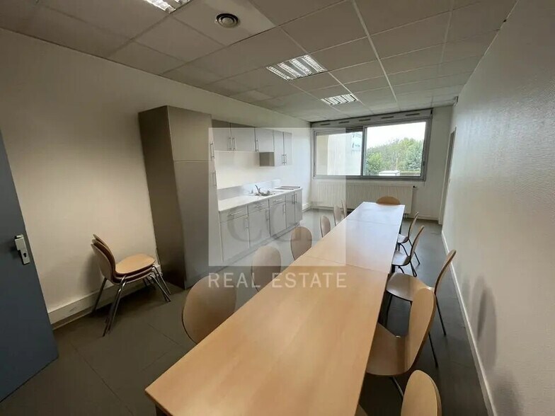 Office in Dardilly for lease - Interior Photo - Image 3 of 9