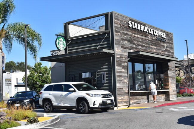 Plus de détails pour 682 W 9th St, San Pedro, CA - Commerce de détail à vendre