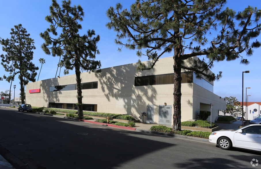 702 Mission Ave, Oceanside, CA for sale - Building Photo - Image 2 of 4