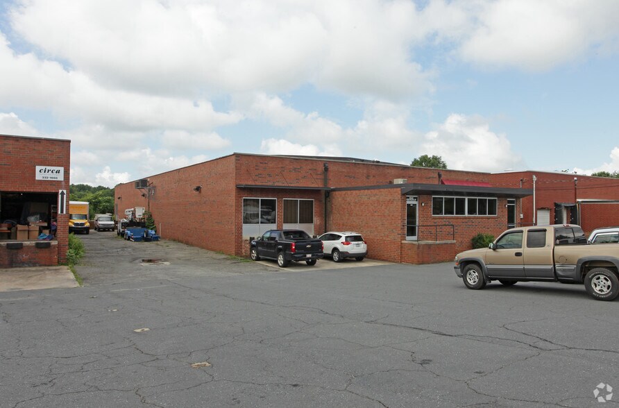 201 Southside Dr, Charlotte, NC à louer - Photo du bâtiment - Image 2 de 9