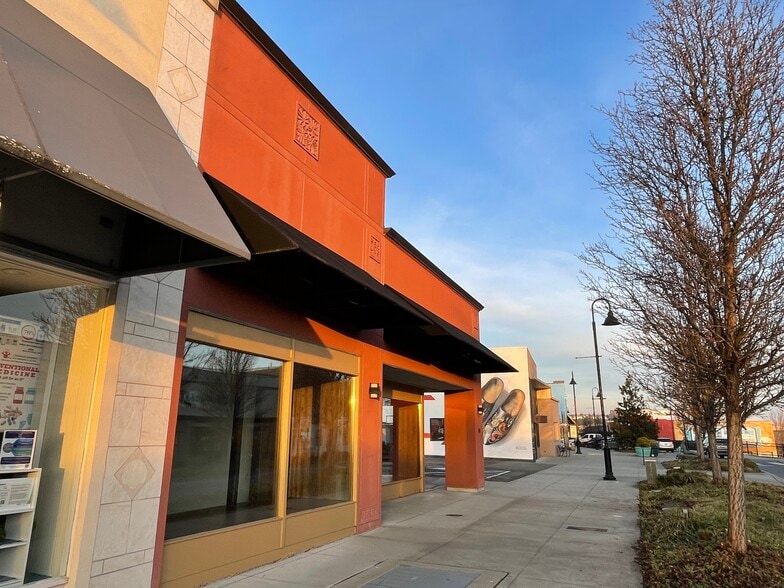 720 SE Pioneer Way, Oak Harbor, WA for lease - Building Photo - Image 2 of 21