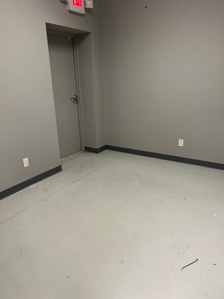 265 E Bell Dr, Warsaw, IN à louer - Photo intérieure - Image 3 de 11