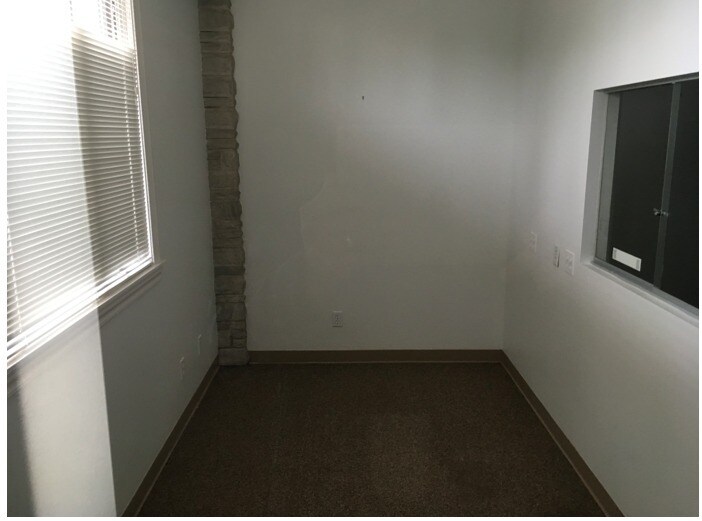 625 Ridge Rd, Munster, IN for lease - Interior Photo - Image 2 of 7