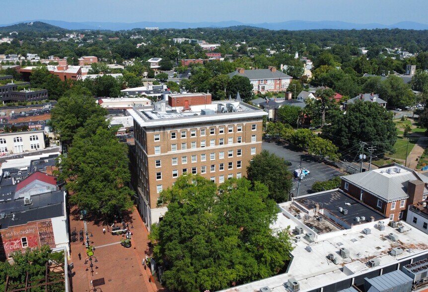 123 E Main St, Charlottesville, VA à louer - Photo du bâtiment - Image 2 de 13
