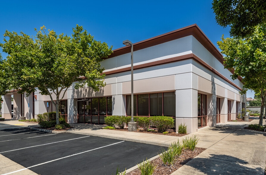 2208 Plaza Dr, Rocklin, CA à louer - Photo du bâtiment - Image 2 de 11