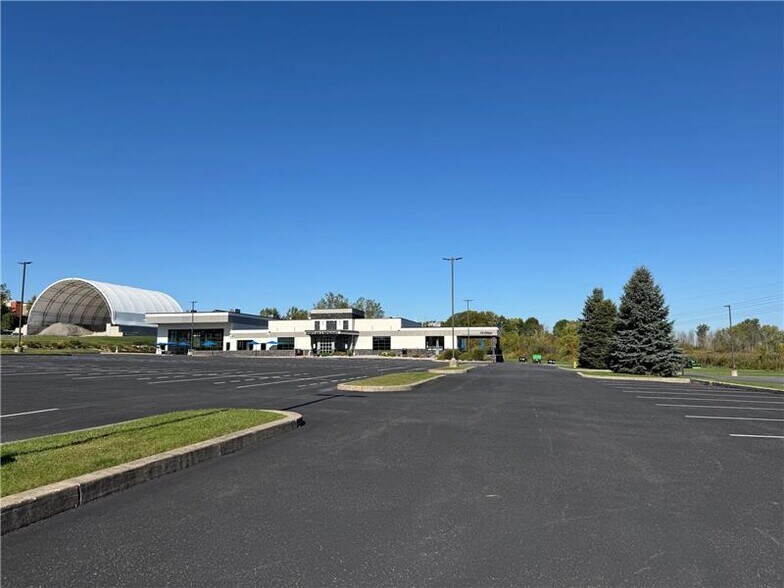 3535 Walters Rd, Syracuse, NY à vendre - Photo du bâtiment - Image 3 de 27