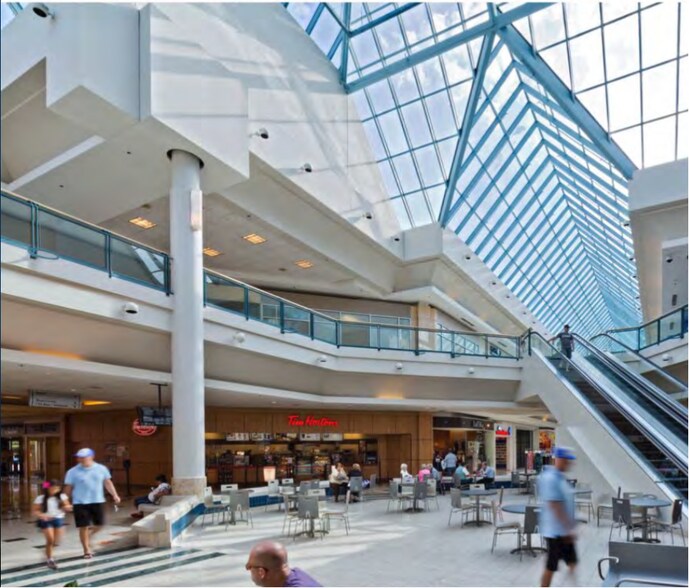 785 Wonderland Rd S, London, ON à louer - Photo du bâtiment - Image 3 de 16