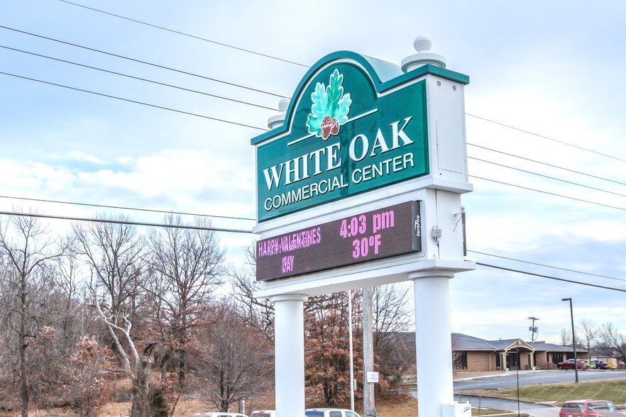 7932-8034 N Oak Tfwy, Kansas City, MO for lease - Building Photo - Image 2 of 10