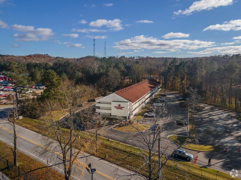 4265 Shirley Dr, Atlanta, GA for sale - Building Photo - Image 3 of 14