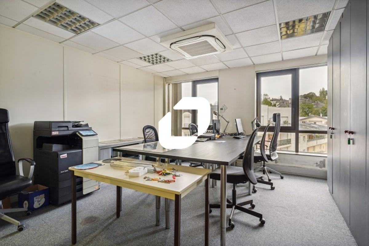 Office in Issy-les-Moulineaux for sale Interior Photo- Image 1 of 14