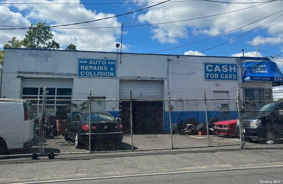 708 Burnside Ave, Hempstead, NY for sale - Building Photo - Image 3 of 7