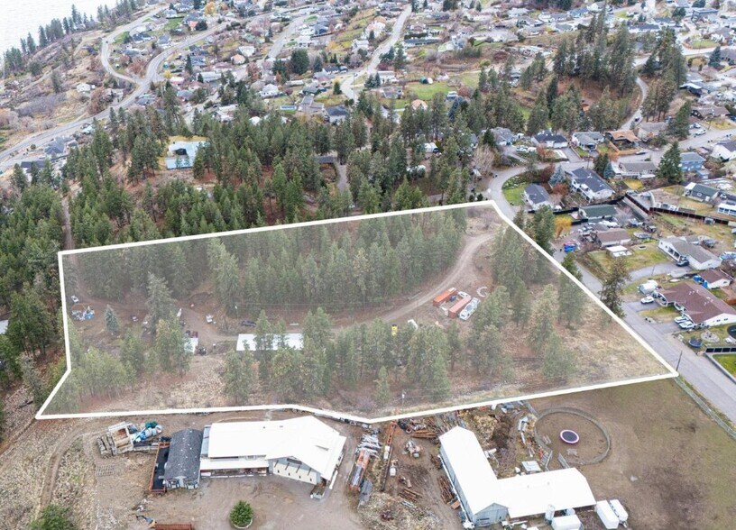 4674 Minto St, Peachland, BC à vendre - Photo du bâtiment - Image 2 de 3