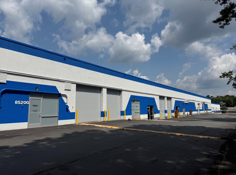 8520-8528 Tyco Rd, Vienna, VA for lease - Building Photo - Image 3 of 4