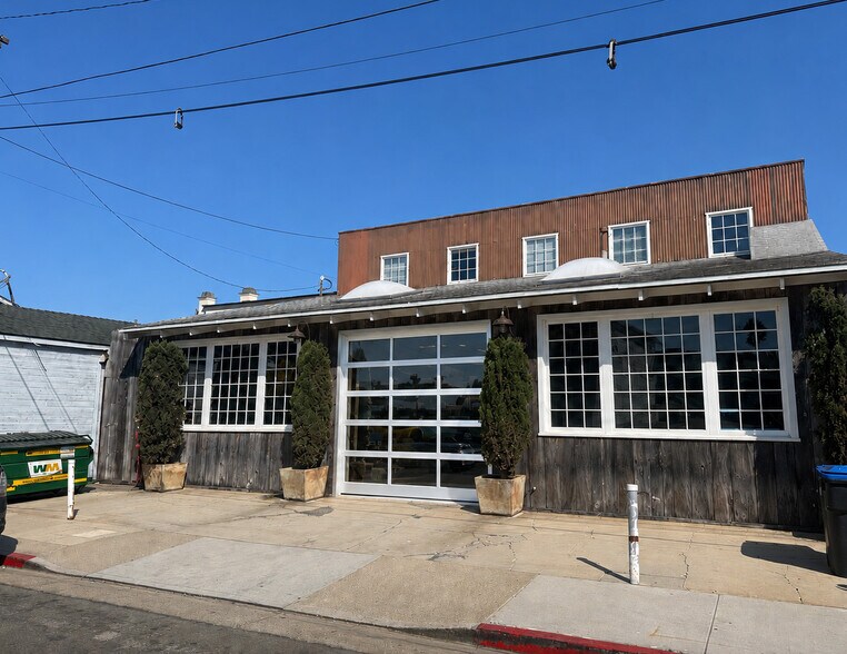 222-224 21st St, Newport Beach, CA à louer - Photo du bâtiment - Image 1 de 5