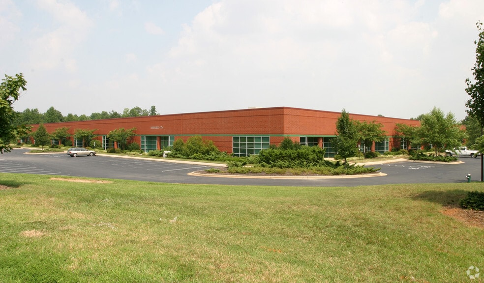 8642 W Market St, Greensboro, NC for lease - Building Photo - Image 2 of 5