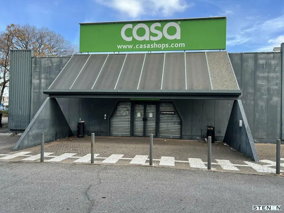 Retail in Istres for lease Building Photo- Image 1 of 6