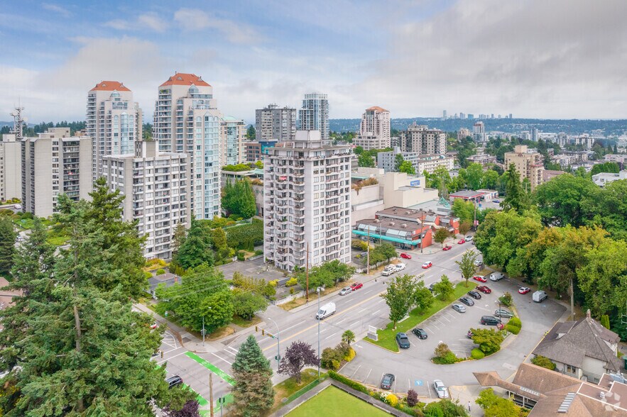 621 Eighth St, New Westminster, BC à vendre - Photo du bâtiment - Image 2 de 5