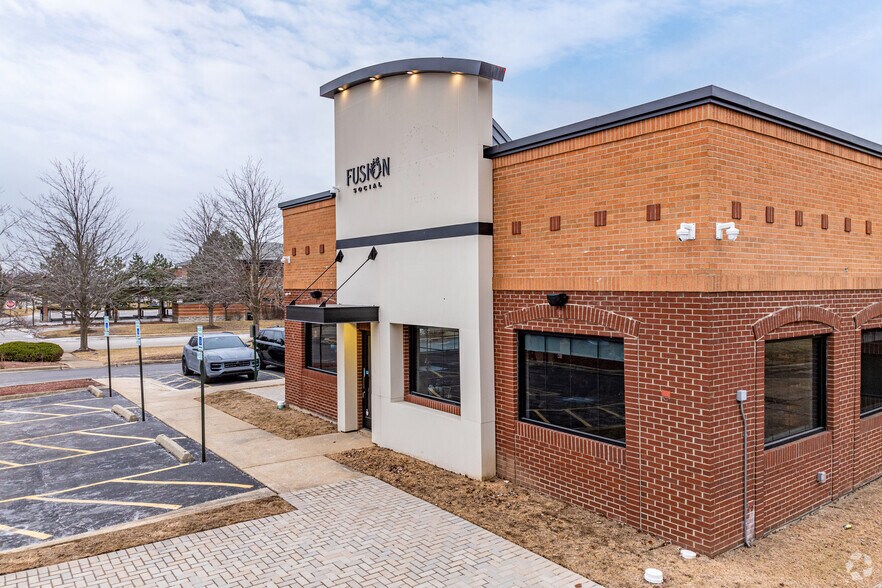 4405 Winfield Rd, Warrenville, IL à vendre - Photo du bâtiment - Image 2 de 9