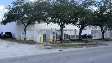 15251 NE 18th Ave, North Miami Beach, FL à louer Photo intérieure- Image 2 de 14