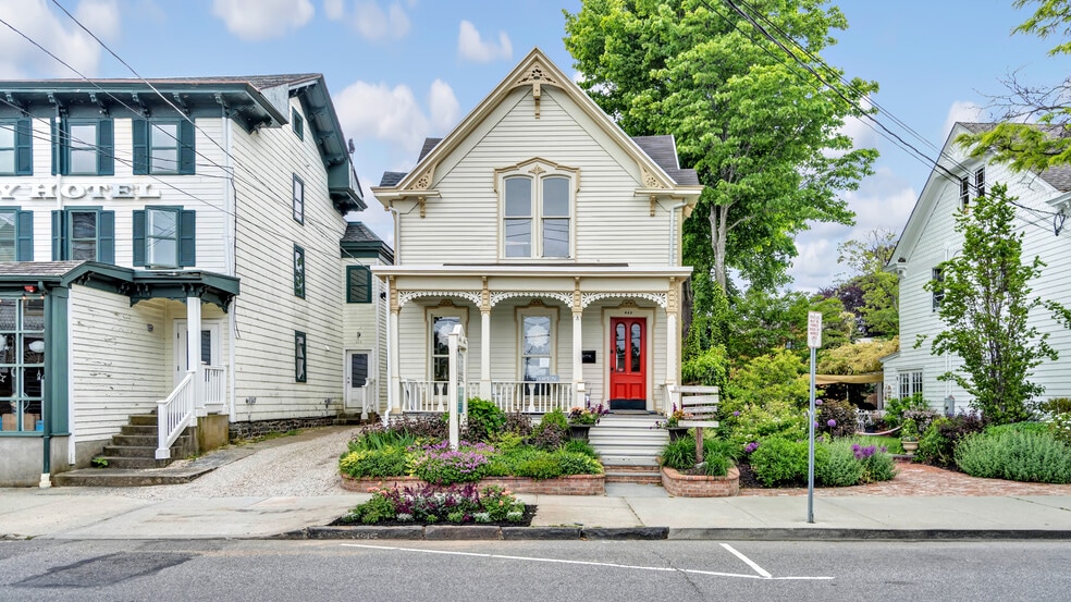 449 Main St, Greenport, NY for lease - Building Photo - Image 1 of 4