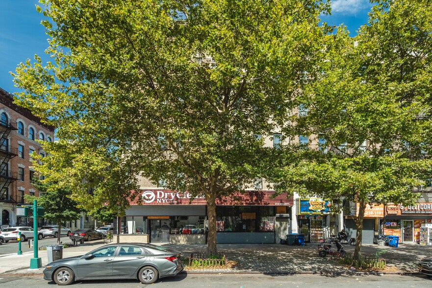 61 Lenox Ave, New York, NY à vendre - Photo du bâtiment - Image 3 de 7