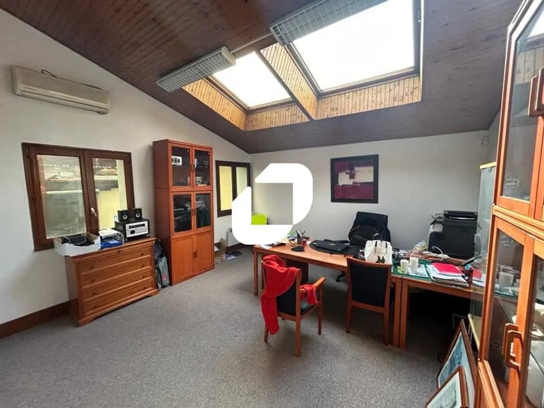 Flex in Bagnolet for lease - Building Photo - Image 3 of 12