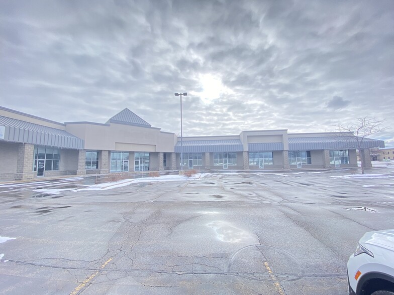 3377 Packerland Dr, De Pere, WI for lease - Building Photo - Image 2 of 3