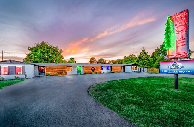 More details for 3400 S Walton Blvd, Bentonville, AR - Hospitality for Sale