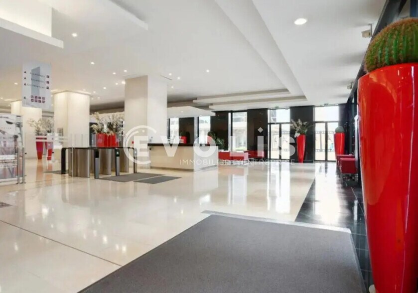 Bureau dans Courbevoie à louer - Hall d’entrée - Image 2 de 11