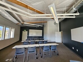 5605 Riggins Ct, Reno, NV à vendre Photo du bâtiment- Image 2 de 12