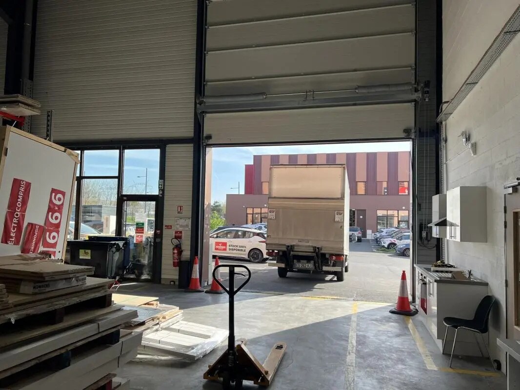 Industrial in Tremblay-en-France for lease Interior Photo- Image 1 of 11