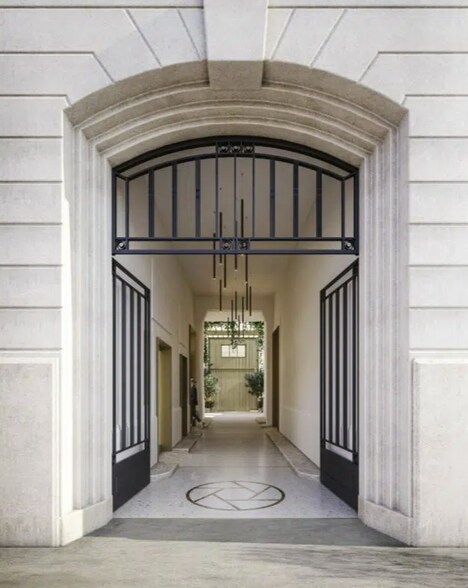 Bureau dans Lyon à louer - Photo du bâtiment - Image 1 de 3