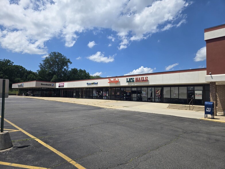 2000-2030 W Galena Ave, Freeport, IL for lease - Building Photo - Image 2 of 3