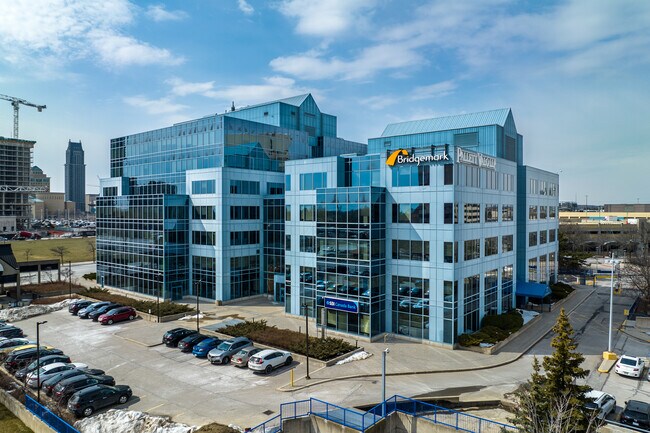 Plus de détails pour 77 City Centre Dr, Mississauga, ON - Bureau, Commerce de détail à louer