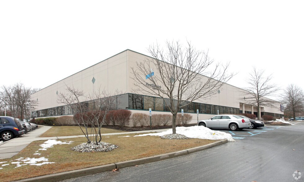 17-21 Christopher Way, Eatontown, NJ à louer - Photo du bâtiment - Image 3 de 5