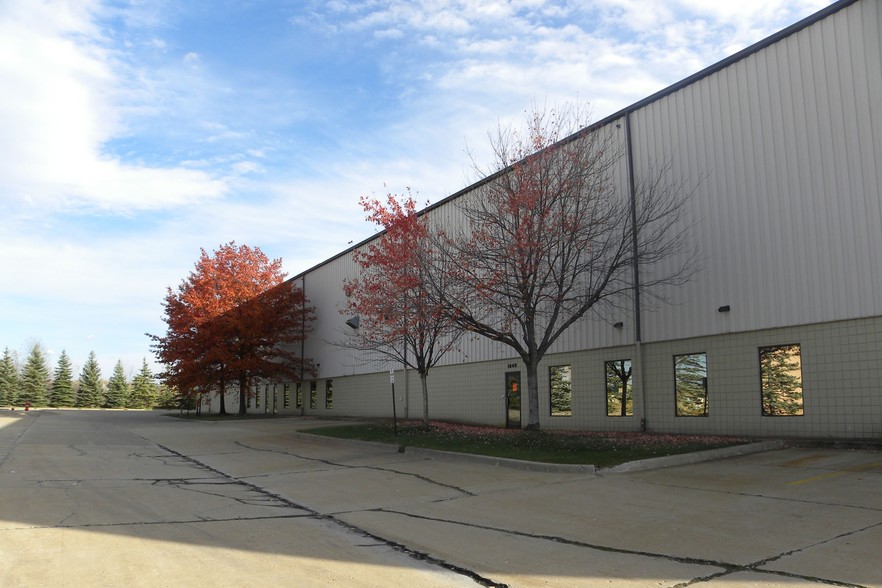 1800 Production Dr, Rochester Hills, MI for lease - Building Photo - Image 2 of 2