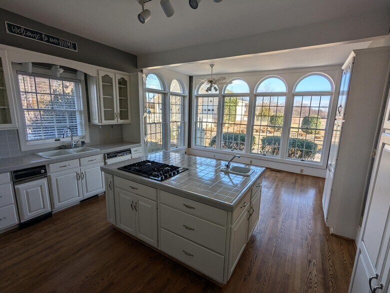 4059 Lowry Rd, Goode, VA à vendre - Photo intérieure - Image 2 de 12