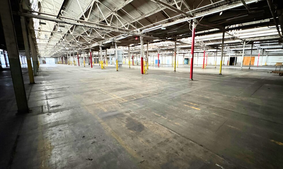 229 Factory St, La Porte, IN à louer - Photo du bâtiment - Image 3 de 13