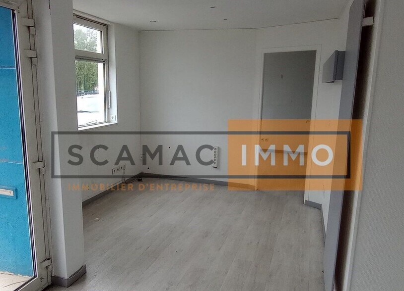 Retail in Vaires-sur-Marne for lease - Interior Photo - Image 3 of 6