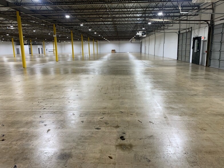 6901 N Crescent Blvd, Pennsauken, NJ à louer - Photo du bâtiment - Image 2 de 7