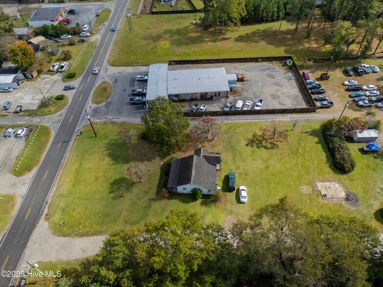 857 Village Rd NE, Leland, NC à vendre - Photo du bâtiment - Image 2 de 11