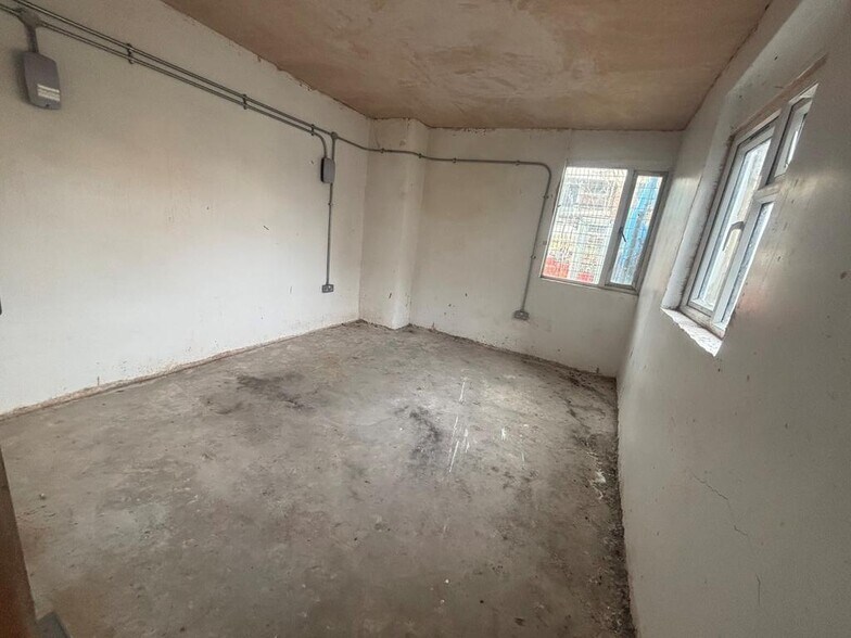89 Maple Rd, Londres à vendre - Photo du bâtiment - Image 2 de 6