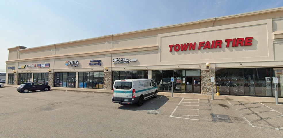 40 Sockanosset Cross Rd, Cranston, RI for lease - Building Photo - Image 3 of 4