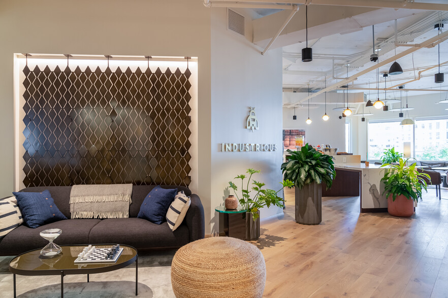 4201 Wilson Blvd, Arlington, VA for lease - Building Photo - Image 1 of 11