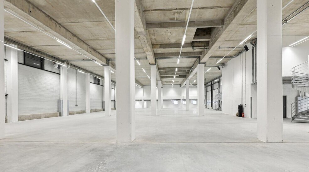 Flex dans Nanterre à louer - Photo du bâtiment - Image 3 de 10