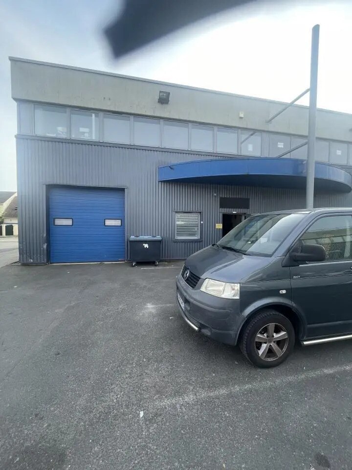 Local d'activités dans Stains à vendre Photo du bâtiment- Image 1 de 7