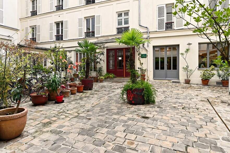5 Rue Pierre Chausson, Paris à louer - Photo du bâtiment - Image 2 de 6