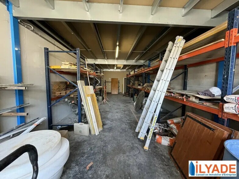 Office in Gardanne for lease - Interior Photo - Image 1 of 7