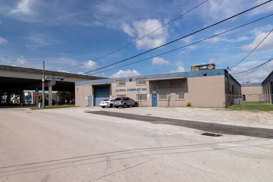 3377 SW 2nd Ave, Fort Lauderdale, FL à louer - Photo du bâtiment - Image 3 de 8